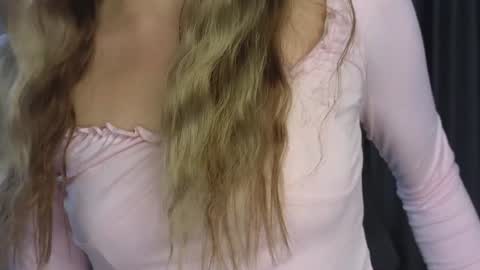Snapshot of lovendy chatting on 01-08-25, 02:35 NTMY IM LANA online show from 01-08-25, 02:35