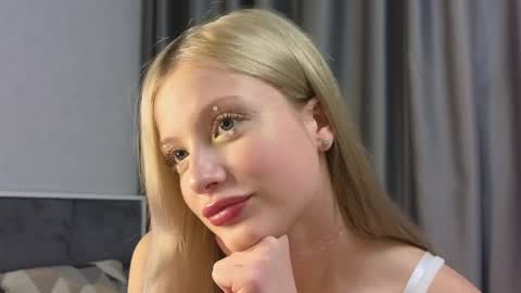 Snapshot of lovendy chatting on 01-15-25, 05:58 NTMY IM LANA online show from 01-15-25, 05:58