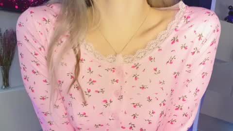 Snapshot of lovendy chatting on 01-26-25, 01:58 NTMY IM LANA online show from 01-26-25, 01:58