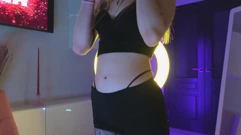 Snapshot of lovendy chatting on 01-30-25, 04:24 NTMY IM LANA online show from 01-30-25, 04:24
