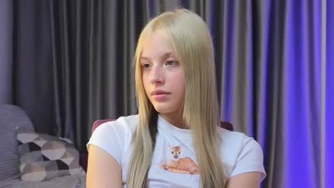 Snapshot of lovendy chatting on 02-06-25, 01:21 NTMY IM LANA online show from 02-06-25, 01:21