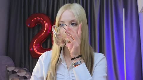 Snapshot of lovendy chatting on 02-07-25, 01:32 NTMY IM LANA online show from 02-07-25, 01:32