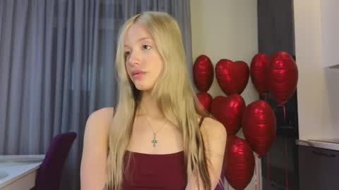 Snapshot of lovendy chatting on 02-15-25, 08:22 NTMY IM LANA online show from 02-15-25, 08:22