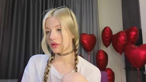 Snapshot of lovendy chatting on 02-19-25, 05:27 NTMY IM LANA online show from 02-19-25, 05:27