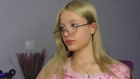 Snapshot of lovendy chatting on 02-25-25, 05:04 NTMY IM LANA online show from 02-25-25, 05:04