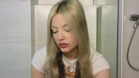 Snapshot of lovendy chatting on 03-06-25, 01:24 NTMY IM LANA online show from 03-06-25, 01:24