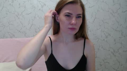 Snapshot of lovepeanutgirl chatting on 10-21-25, 03:24 Mary Love online show from 10-21-25, 03:24