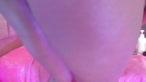 L O V E  online show from 01-20-25, 02:36