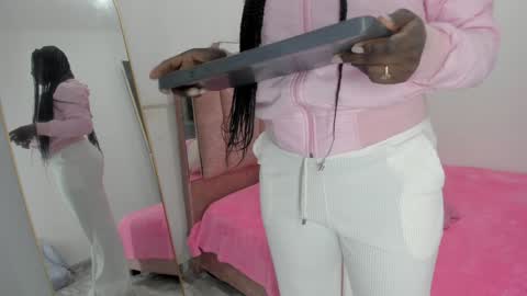 L O V E  online show from 01-22-25, 11:34