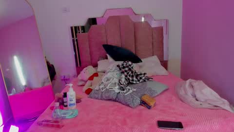 L O V E  online show from 03-05-25, 11:49