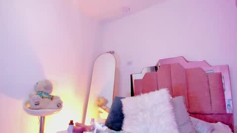 L O V E  online show from 03-09-25, 05:49