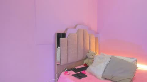 L O V E  online show from 09-10-25, 11:32