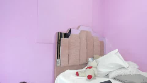 L O V E  online show from 09-18-25, 11:34