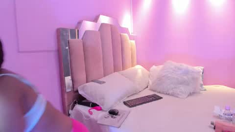 L O V E  online show from 12-17-25, 11:49