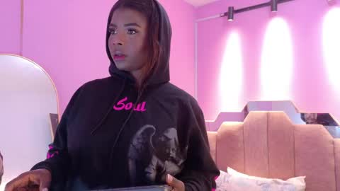 L O V E  online show from 05-01-26, 11:48