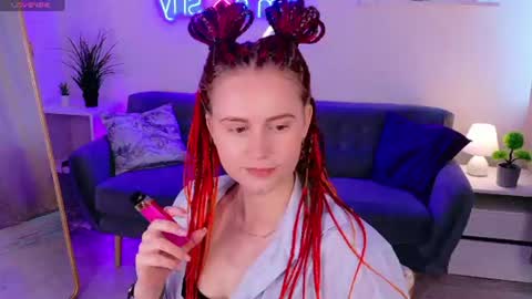 Snapshot of lover_daisy_ chatting on 06-12-26, 01:32 DAISY online show from 06-12-26, 01:32