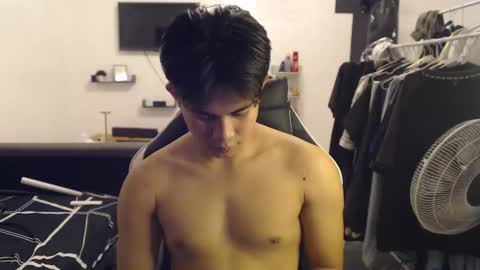 Snapshot of loverboyph04 chatting on 10-08-25, 04:43 loverboyph04 online show from 10-08-25, 04:43