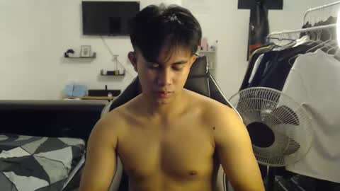 Snapshot of loverboyph04 chatting on 10-13-25, 07:41 loverboyph04 online show from 10-13-25, 07:41