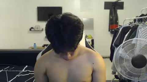 Snapshot of loverboyph04 chatting on 11-12-25, 05:41 loverboyph04 online show from 11-12-25, 05:41