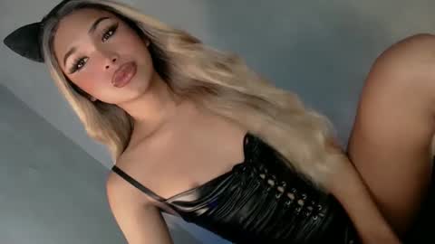 Snapshot of lovers_in_black chatting on 01-09-25, 05:23 DJ Cumshooter online show from 01-09-25, 05:23