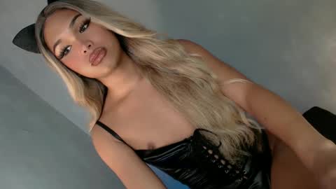 Snapshot of lovers_in_black chatting on 01-09-25, 08:24 DJ Cumshooter online show from 01-09-25, 08:24