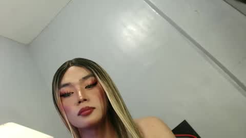 Snapshot of lovers_moon22 chatting on 10-15-25, 01:11 lovers moon22 online show from 10-15-25, 01:11