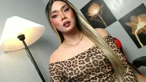 Snapshot of lovers_moon22 chatting on 11-14-25, 12:15 lovers moon22 online show from 11-14-25, 12:15