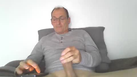 Snapshot of loves_to_cum2022 chatting on 10-01-25, 07:36 lovs2cum4u online show from 10-01-25, 07:36