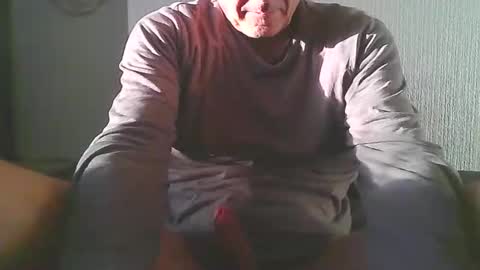 Snapshot of loves_to_cum2022 chatting on 11-21-25, 08:46 lovs2cum4u online show from 11-21-25, 08:46