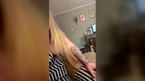lovetubes1 online show from 04-26-26, 11:02