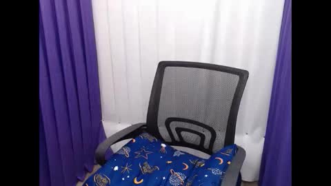 loving_apple19 online show from 02-01-26, 11:20