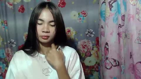Snapshot of loving_rhean chatting on 05-06-26, 11:48 loving_rhean online show from 05-06-26, 11:48