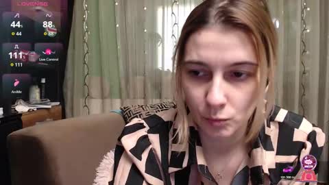 Snapshot of lovingfeetheels chatting on 02-20-26, 08:05 Antonia online show from 02-20-26, 08:05