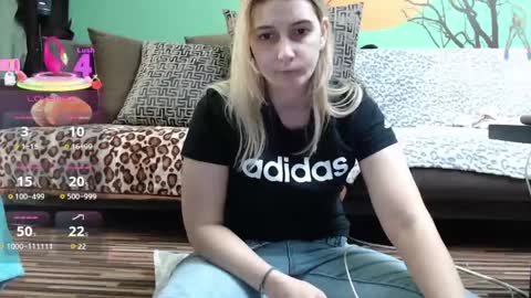 Snapshot of lovingfeetheels chatting on 03-13-26, 11:06 Antonia online show from 03-13-26, 11:06