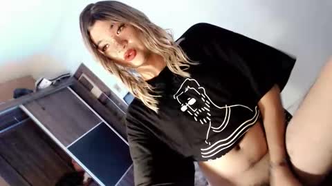 Lovingmonaru969 online show from 10-11-25, 12:47