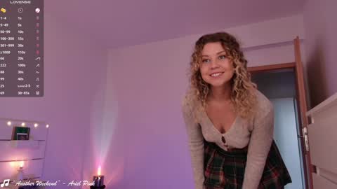 Snapshot of lowfreqsiren chatting on 12-18-24, 09:47 . online show from 12-18-24, 09:47