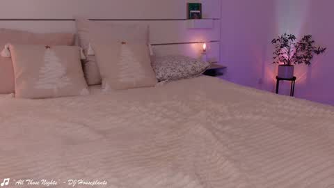 Snapshot of lowfreqsiren chatting on 01-26-25, 12:01 . online show from 01-26-25, 12:01