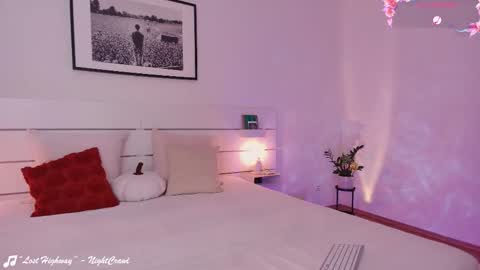 Snapshot of lowfreqsiren chatting on 09-09-25, 09:09 . online show from 09-09-25, 09:09