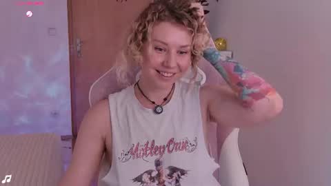 Snapshot of lowfreqsiren chatting on 07-31-26, 09:30 . online show from 07-31-26, 09:30
