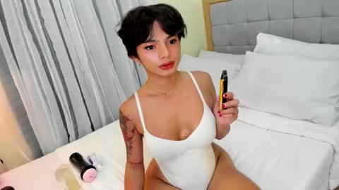 Snapshot of lowla_19 chatting on 10-22-25, 12:38 Candice online show from 10-22-25, 12:38
