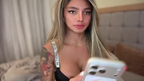 Snapshot of lowla_19 chatting on 04-23-26, 06:54 Candice online show from 04-23-26, 06:54