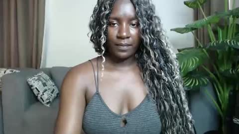 Snapshot of loyalcutie chatting on 12-20-24, 07:01 loyalcutie online show from 12-20-24, 07:01