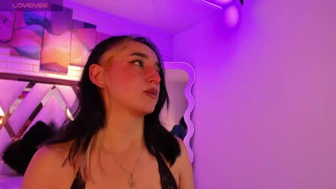 Snapshot of lua_sun_ chatting on 05-27-26, 04:31 LUA online show from 05-27-26, 04:31