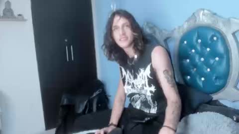 luaus18 online show from 09-25-25, 04:49