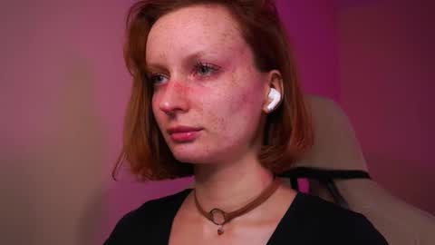 Snapshot of lubafox chatting on 11-18-25, 06:45 Luba online show from 11-18-25, 06:45