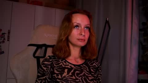 Snapshot of lubafox chatting on 04-19-26, 08:00 Luba online show from 04-19-26, 08:00