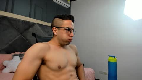 luca_morettii online show from 11-28-25, 01:14