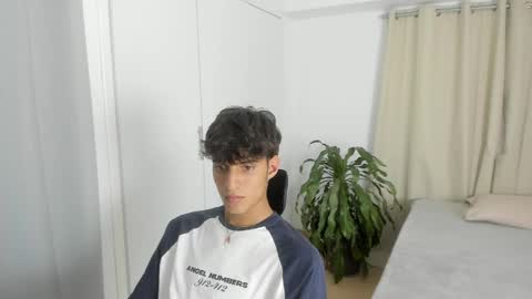 Snapshot of lucacosta19 chatting on 05-08-26, 07:41 lucacosta19 online show from 05-08-26, 07:41