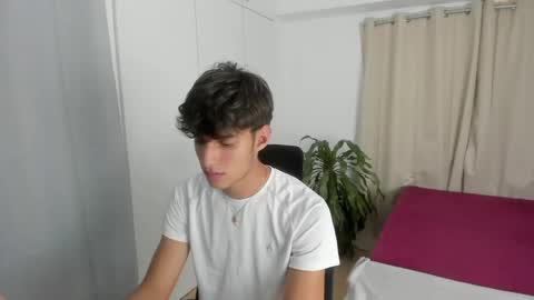 Snapshot of lucacosta19 chatting on 05-12-26, 07:11 lucacosta19 online show from 05-12-26, 07:11
