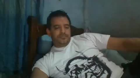 Snapshot of lucas_gb chatting on 03-08-25, 04:23 Luke online show from 03-08-25, 04:23